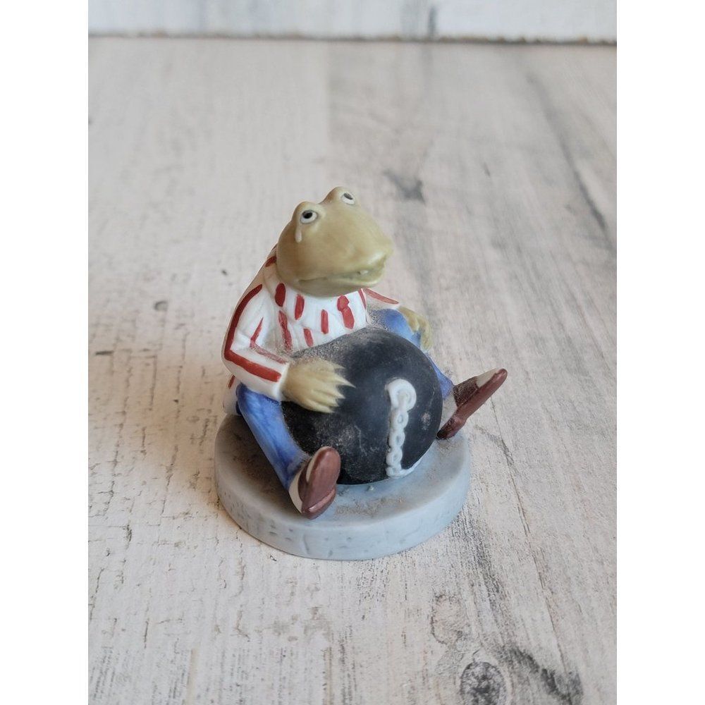 Sigma wind Willows towed frog prisoner ball chain ceramic 1981 collectible